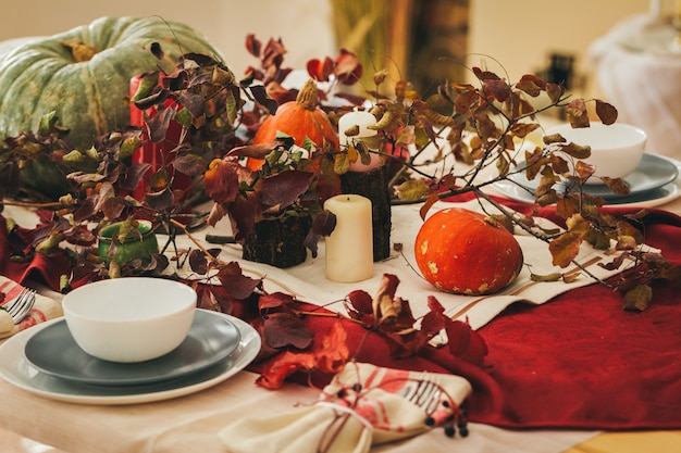 Cenário de mesa de ação de Graças com decoração festiva