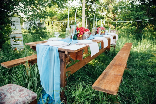 Cenário de mesa de casamento em estilo rústico