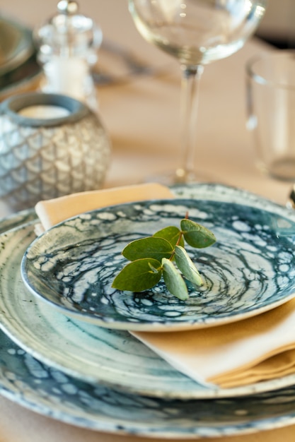 Cenário de mesa de luxo para eventos em um restaurante