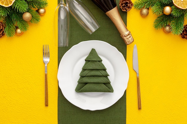 Cenário de mesa de Natal com pinheiro