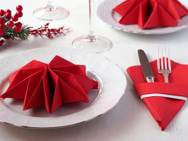 Cenário de mesa de natal em vermelho e branco Fechar