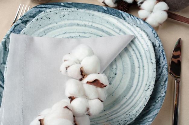 Foto cenário de mesa linda decorado com cotonetes