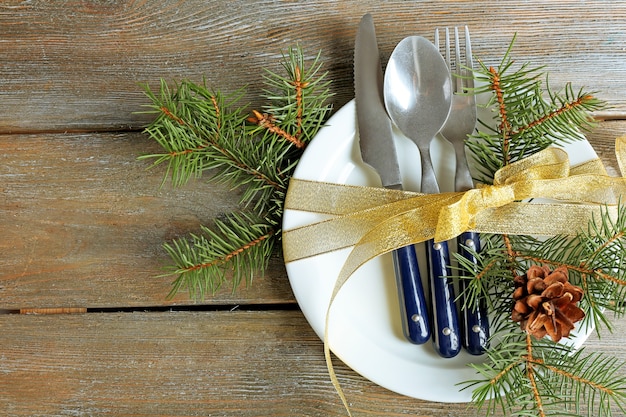 Cenário de mesa para festas com decoração de Natal