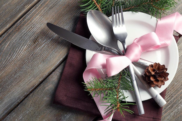 Cenário de mesa para festas com decoração de natal