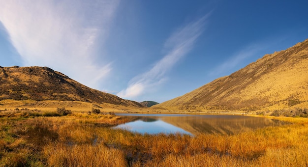 Cenário deslumbrante do lago na Ilha Sul