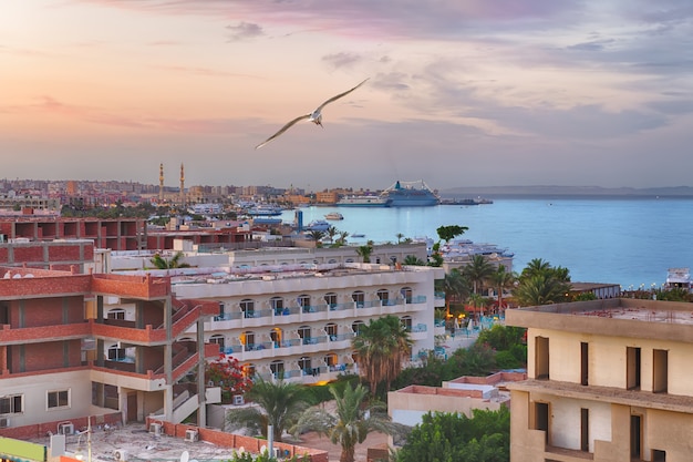 Cenário do porto de Hurghada, vista no Mar Vermelho, Egito.