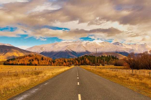 Cenário dos Alpes do Sul de Ben Ohau