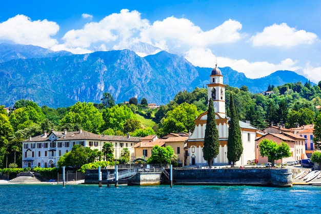 Cenário pictórico do belo lago Lago di Como, Itália