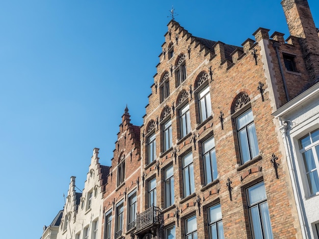 Cenas da cidade de Bruges em edifícios residenciais da Bélgica cenas atraentes e bonitas