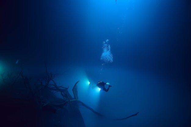 cenote angelita, méxico, mergulho em cavernas, extrema aventura subaquática, paisagem sob névoa de água