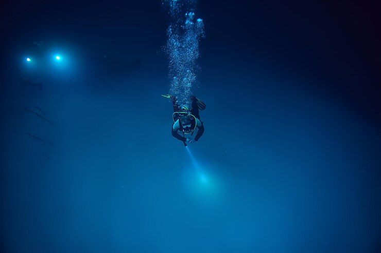 Foto cenote angelita, méxico, mergulho em cavernas, extrema aventura subaquática, paisagem sob névoa de água