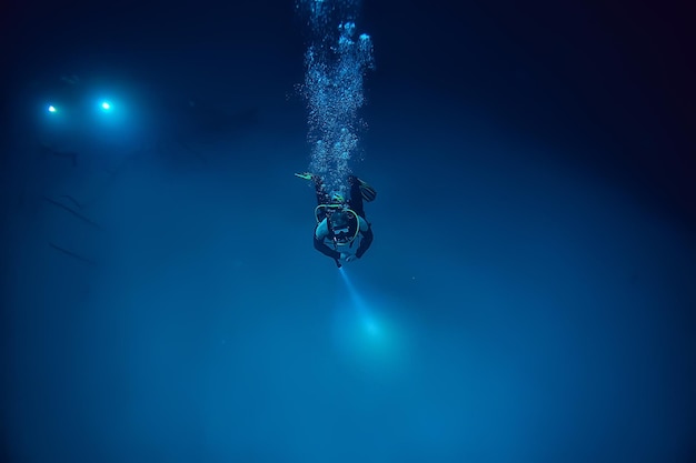 Cenote Angelita, Mexiko, Höhlentauchen, extremes Abenteuer unter Wasser, Landschaft unter Wassernebel