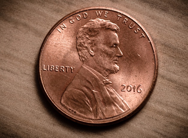 Centavo de dólar estadounidense en fotografía macro que muestra el reverso