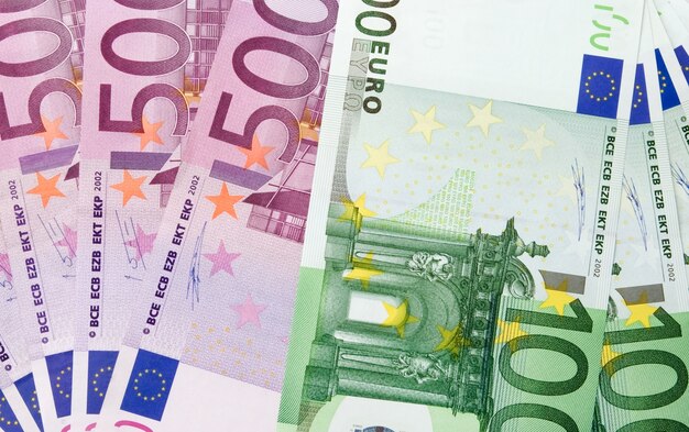 Cento e quinhentas notas de euros