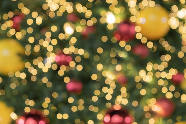 Foto de centrado luces brillantes de fondo de bokeh de árbol de navidad