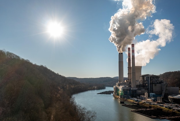 Central eléctrica de Fort Martin a orillas del río Monongahela