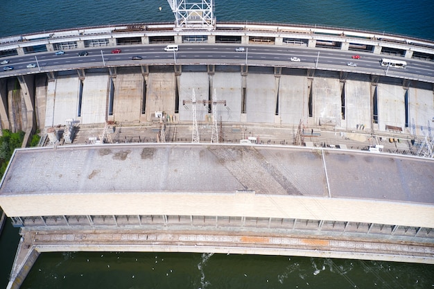 La central hidroeléctrica más grande del río Dnieper en Zaporozhye.