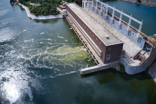 La central hidroeléctrica más grande del río Dnieper en Zaporozhye.