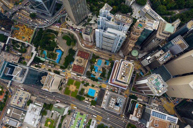 Central, Hong Kong 24 de septiembre de 2019: Drone vuela sobre la ciudad de Hong Kong