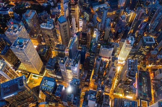 Central, Hong Kong, 29 de abril de 2019: Vista de cima para baixo da cidade de Hong Kong à noite