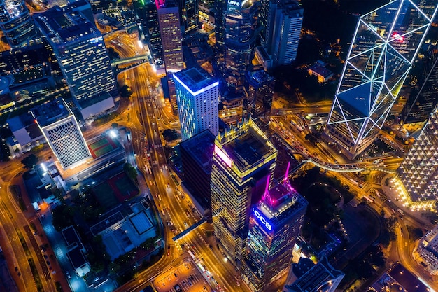 Central, Hongkong, 29. April 2019: Blick von oben nach unten auf die Stadt Hongkong bei Nacht