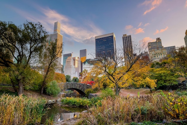 Central Park im Herbst in Midtown Manhattan New York City