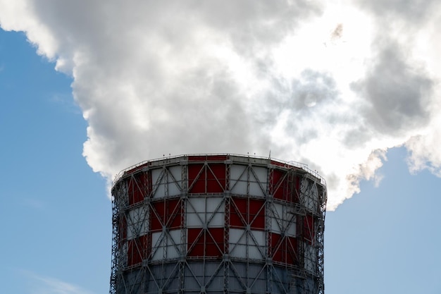 Central térmica el humo extraído por una central térmica en la chimenea en el proceso de producción Medio ambiente Contaminación