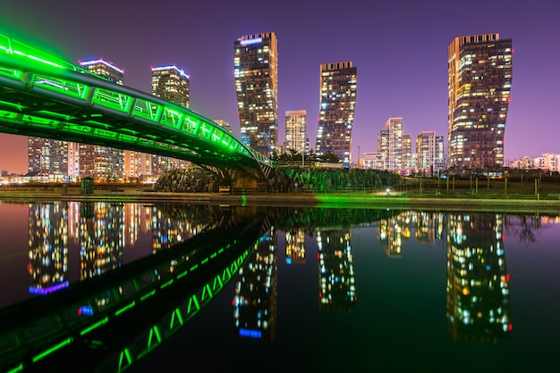 Centralpark en la noche Incheon, Corea del Sur.