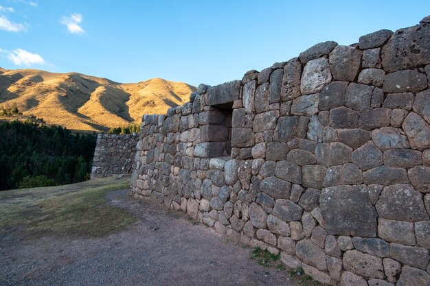 centro arqueológico de puka pukara, cusco, perú