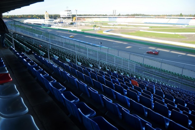 Centro de carreras de BadenWurttemberg o curso de carreras de motor de Hockenheimring para alemanes y viajeros extranjeros que compiten y visitan el valle del Rin cerca de la ciudad de Hockenheim el 1 de noviembre de 2016 en Stuttgart, Alemania