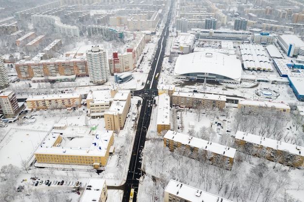 Centro de la ciudad cubierta de nieve de Minsk desde una altura Bielorrusia