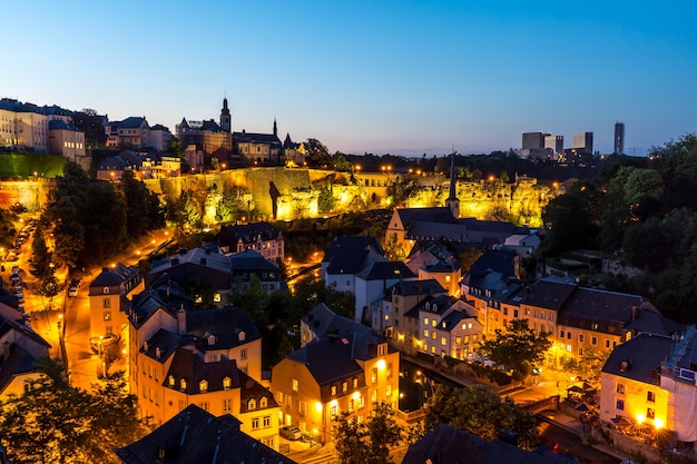 El centro de la ciudad de Luxemburgo al atardecer