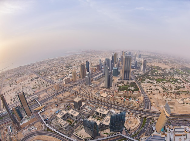 Foto centro de la ciudad, paisaje urbano de dubai, emiratos árabes unidos, arquitectura futurista moderna durante el día, concepto de viaje de lujo