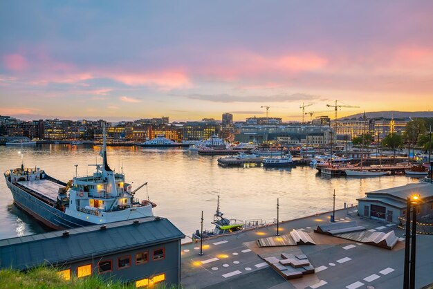 Foto centro da cidade de oslo paisagem urbana na noruega