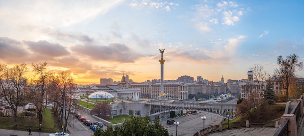 Centro da cidade perto da Praça da Independência e da rua Khreshchatyk Ucrânia