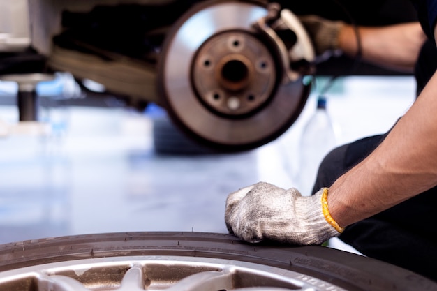 Centro de reparação e assistência automóvel