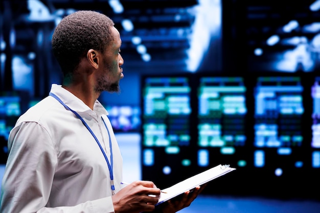 Foto centro de supercomputadores de eficiência energética