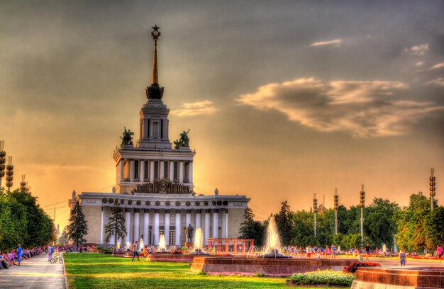 Foto centro de exposiciones de toda rusia en moscú