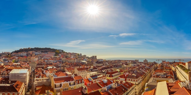 Centro histórico de Lisboa en un día soleado, Portugal