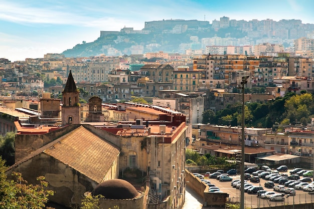 Centro histórico de Nápoles Italia. Ciudad antigua al sur de Italia