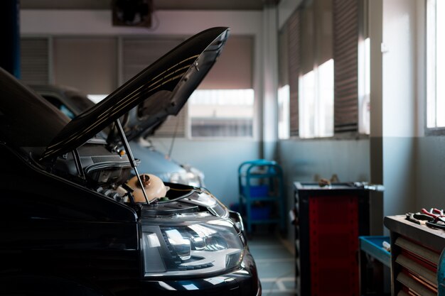 Centro de reparación y servicio de automóviles.