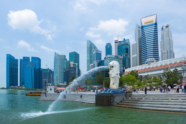 Centro de Singapur con el Merlion