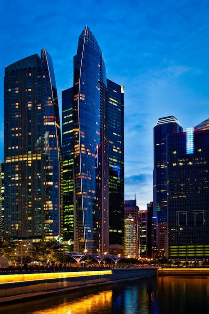 Foto centro de singapur en la noche