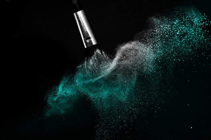 Foto cepillo cosmético con polvo cosmético profundo del océano.