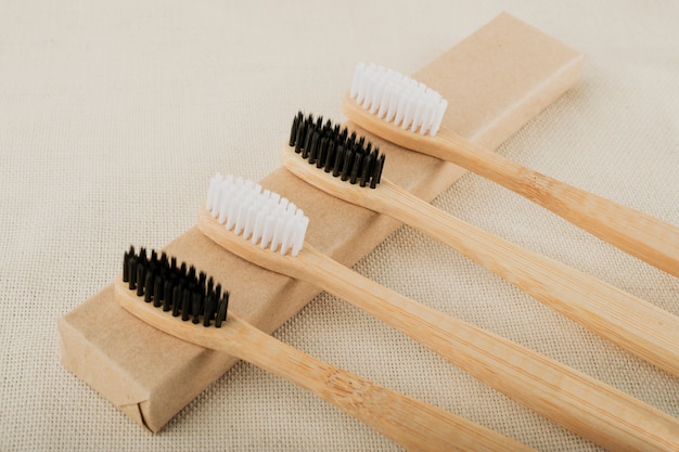 Cepillo de dientes de bambú. Respetuoso del medio ambiente, orgánico