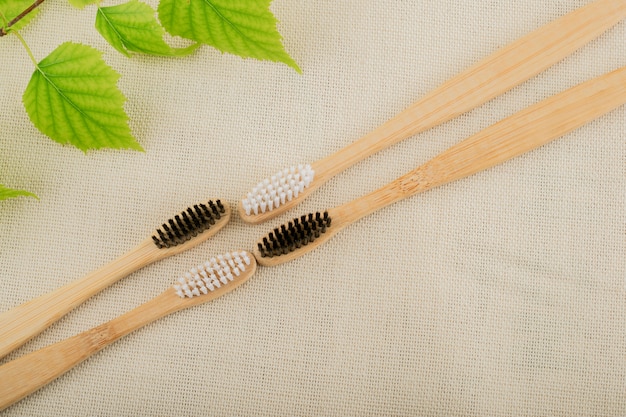 Foto cepillo de dientes de bambú. respetuoso del medio ambiente, orgánico