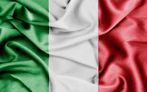 Cerca de la bandera con volantes de Italia