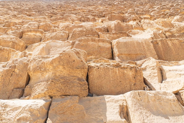 Cerca del cubo de piedra de la Gran Pirámide en El Cairo Egipto Pirámide de Khufu en textura de bloque de piedra de Giza