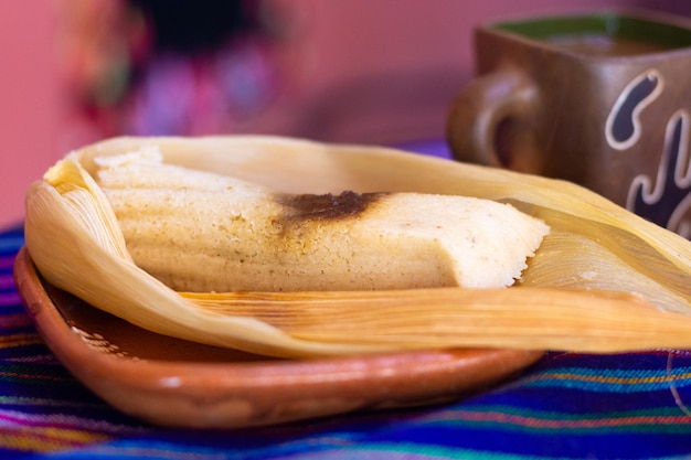 Cerca de un delicioso tamal mexicano