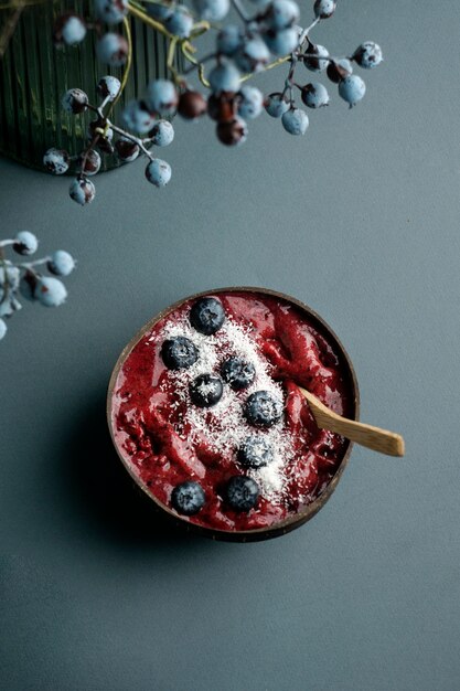 Foto de cerca en un delicioso tazón de cereal acai